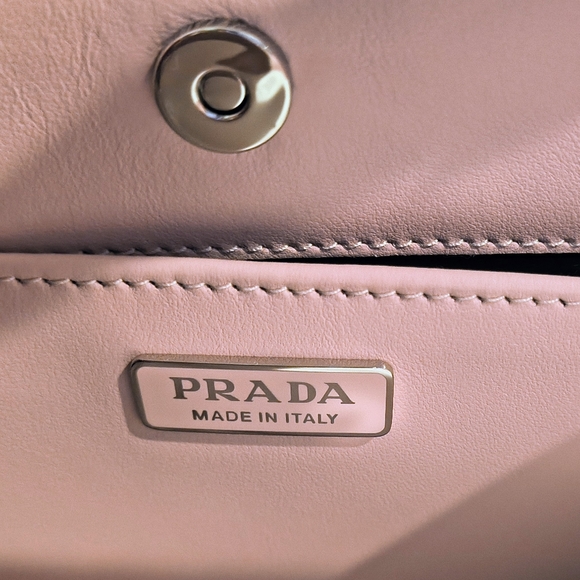 💯🩷PRADA CLEO🩷Hobo bag purse in pink nude - Picture 8 of 11